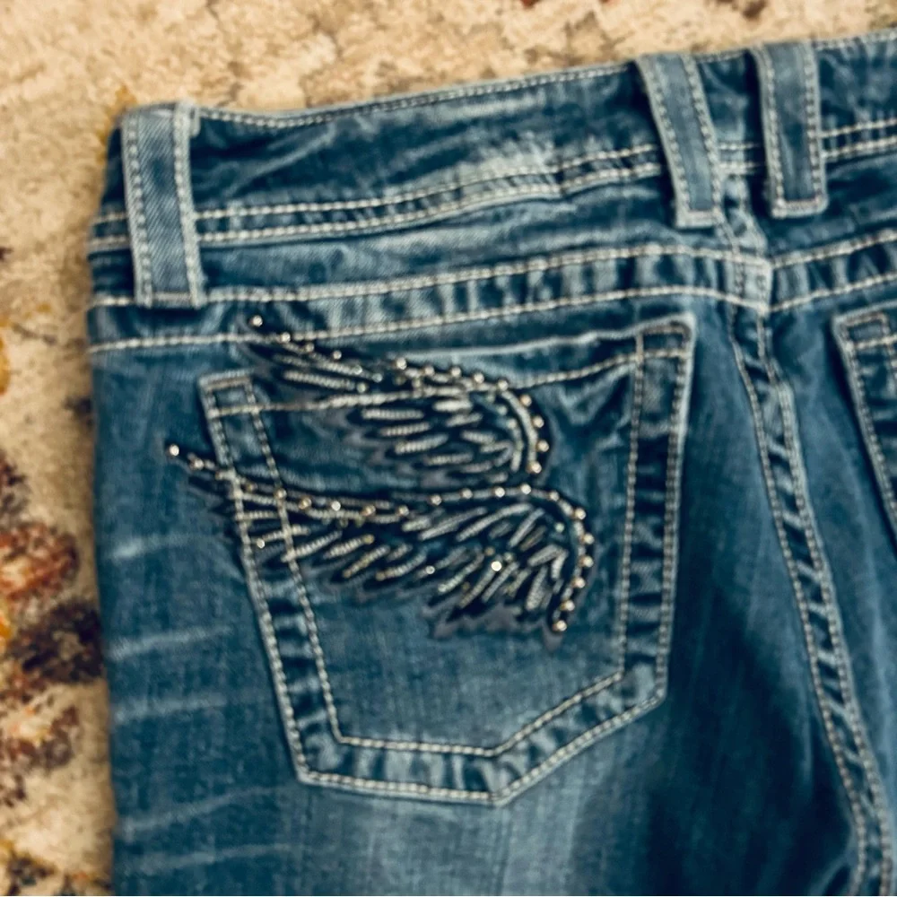 Miss Me Capris with Wing Pocket Detail - Picture 7 of 10